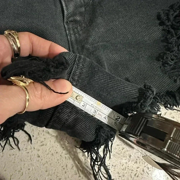 Vintage Levi’s Silver Tab High Rise Distressed Black Shorts Size 26” - Picture 11 of 11